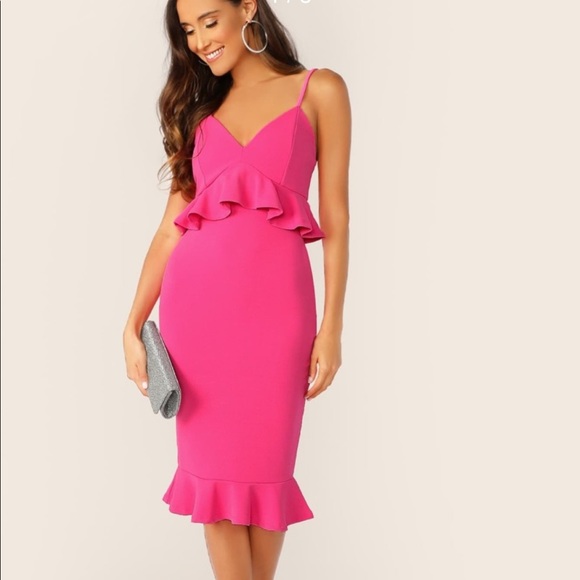 𝑊𝑜𝑚𝑒𝑛’𝑠 𝐷𝑟𝑒𝑠𝑠 - Picture 1 of 4